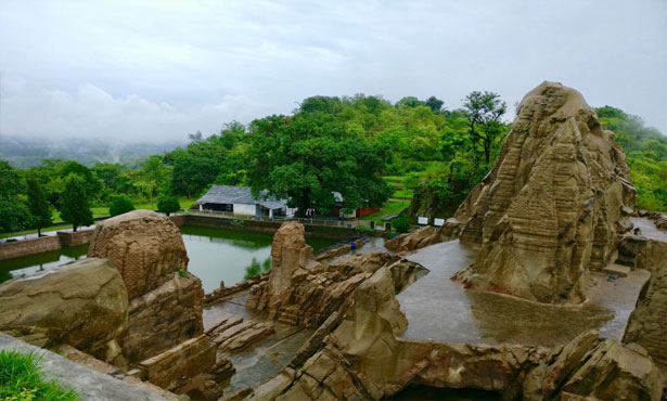 hotel near Kempty Falls Dehradun